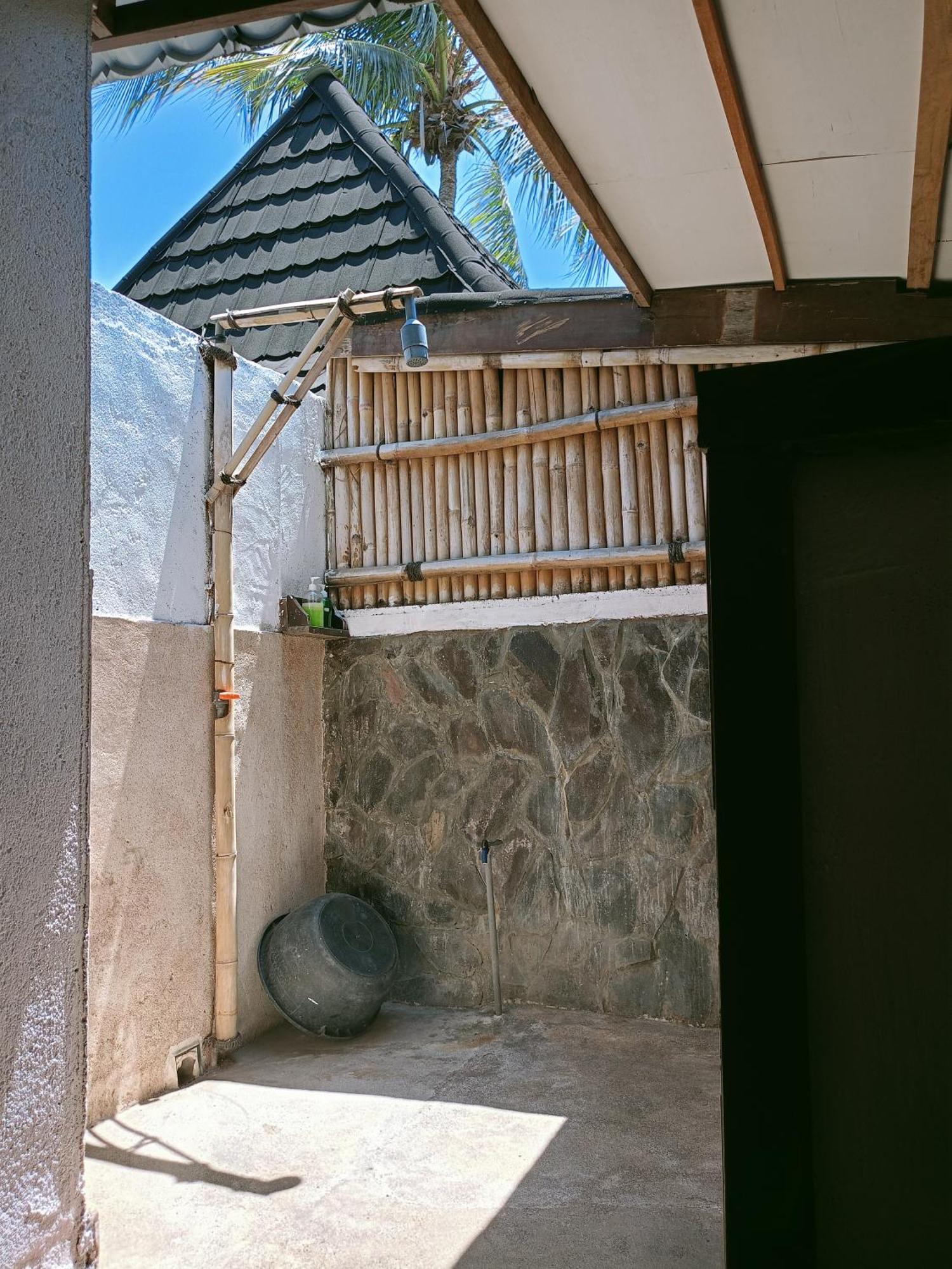 Отель Gili Hideaway Гили Траванган Экстерьер фото