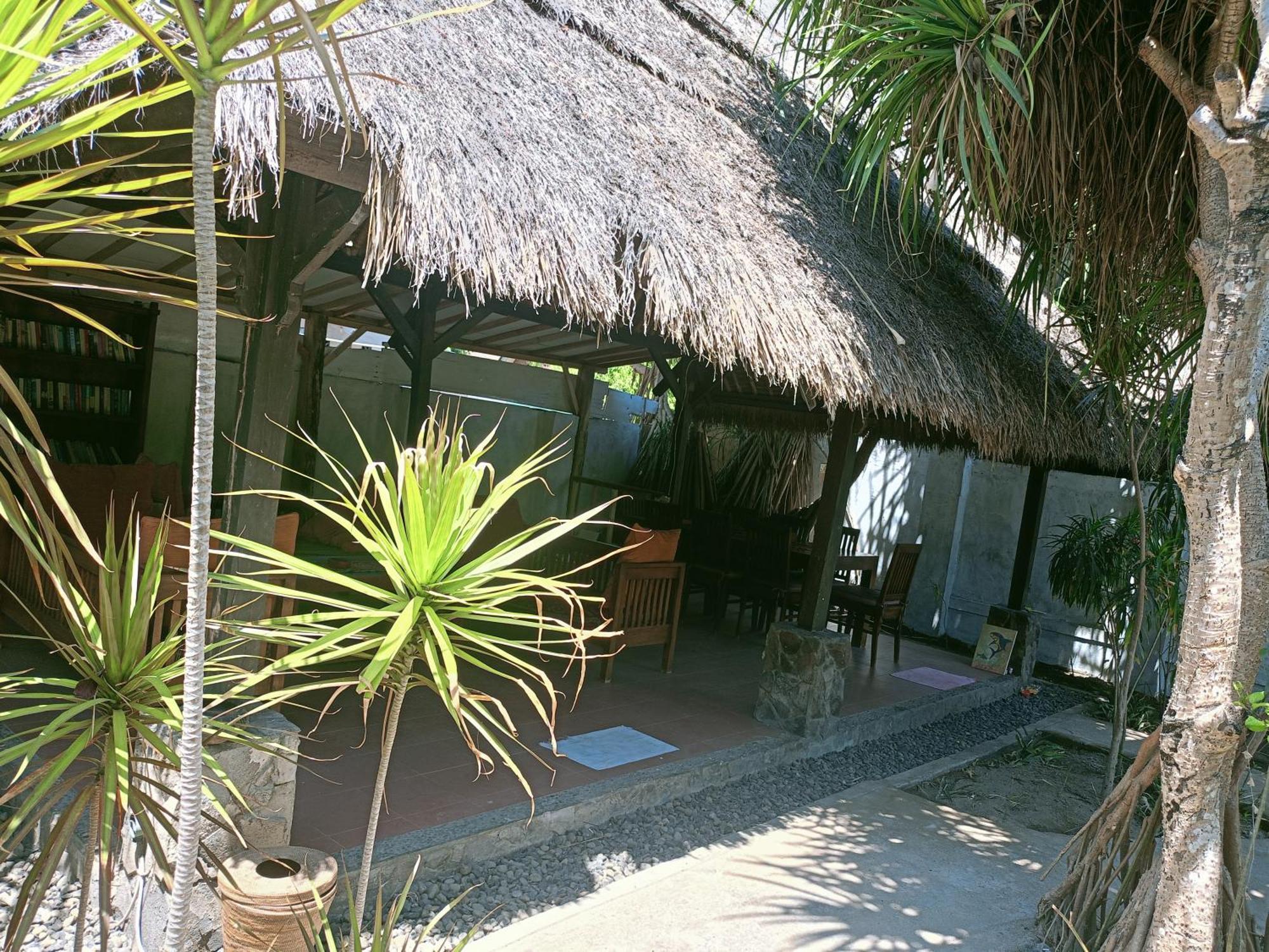 Отель Gili Hideaway Гили Траванган Экстерьер фото